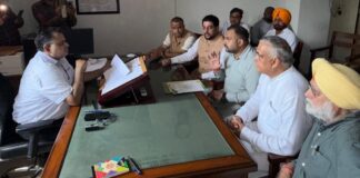 भाजपा नेताओं ने जालंधर में 700 पेटी अवैध शराब की बरामदगी पर ढीली कार्रवाई पर हमला बोल एक्साइज कमिश्नर को मांगपत्र दिया