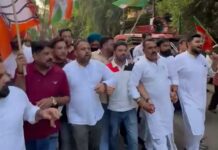 वन्देमातरम के सम्मान में युवा भाजपा का कांग्रेस भवन के बाहर जोरदार विरोध प्रदर्शन