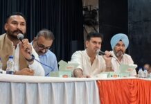 जालंधर नगर निगम हाउस की मीटिंग में हंगामा:कांग्रेस-आप पार्षद उलझे, बिना चर्चा के प्रस्ताव पास ; मेयर बोले-शर्म करो, शहर आपको देख रहा