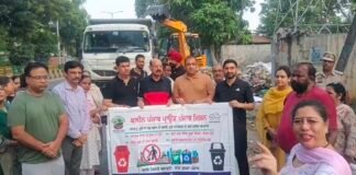 जालंधर में AAP ने चलाया मिशन क्लीन:कैबिनेट मंत्री, मेयर और डीसी ने सड़कों पर झाड़ू लगाया, गीला-सूखा कचरा अलग करने की अपील