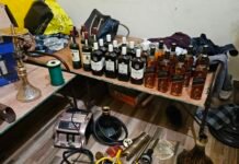 बस्ती एरिया में पुलिस ने कार्रवाई कर आरोपी दबोचा, नाजायज शराब, हुक्का और 10.71 लाख रुपए की नकदी बरामद