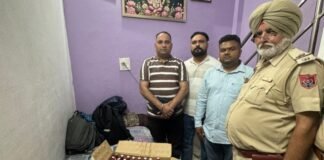 जालंधर कैंट में अवैध शराब के खिलाफ एक्साइज टीम की रेड, 93 बोतल/निप्स बरामद; आरोपी को छुड़ाकर ले गए स्थानीय लोग