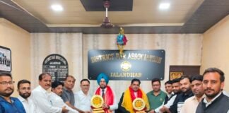 जिला बार एसोसिएशन के नवनियुक्त प्रधान व सेक्रेटरी को श्री राम सेना ने दी बधाई