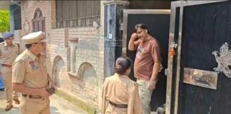 जालंधर में तस्करी का आरोपी घर में सोता मिला:पुलिस ने डोरबेल बजाई तो आंखें मलते बाहर आया; निगम ने बुलडोजर से घर तोड़ा