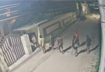 एक जैसे कपड़ों में गैंग: जालंधर के गांव राऊवाली में महिला को बंधक बनाकर 22 तोले सोना और 5 लाख रुपए कैश लूटा, सीसीटीवी में कैद