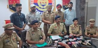जालंधर पुलिस ने अंतरराष्ट्रीय स्तर के प्रतिबंधित हथियारों की तस्करी से जुड़े पंजाबी YouTuber ‘मणि शौकर’ समेत 3 गिरफ्तार किए, 5 हथियार बरामद