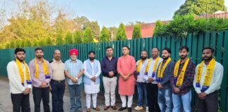 नॉर्थ में वनीत धीर हुए मजबूत, विशाल रेरू, समाज सेवक सैम सहोता और पंडित पवन भनोट ने साथियों सहित थामा ‘झाड़ू’