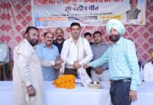 फ्रेंड्स कॉलोनी और हरगोबिंद नगर में लोक मिलनी के दौरान मेयर वनीत धीर ने सुनीं लोगों की समस्याएं