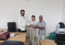 “जालंधर कैंट स्टेशन पर छूटे एक लाख से अधिक नकद और महत्वपूर्ण दस्तावेजों से भरे बैग को रेल कर्मचारी ने सुरक्षित लौटाया”