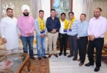 जालंधर नॉर्थ में कांग्रेस को लगा बड़ा झटका, माइक खोसला के भाई राज और भतीजे देवन AAP में शामिल